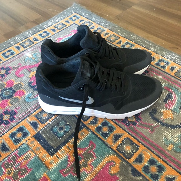 Nike Aie Max Sneakers - Picture 2 of 4